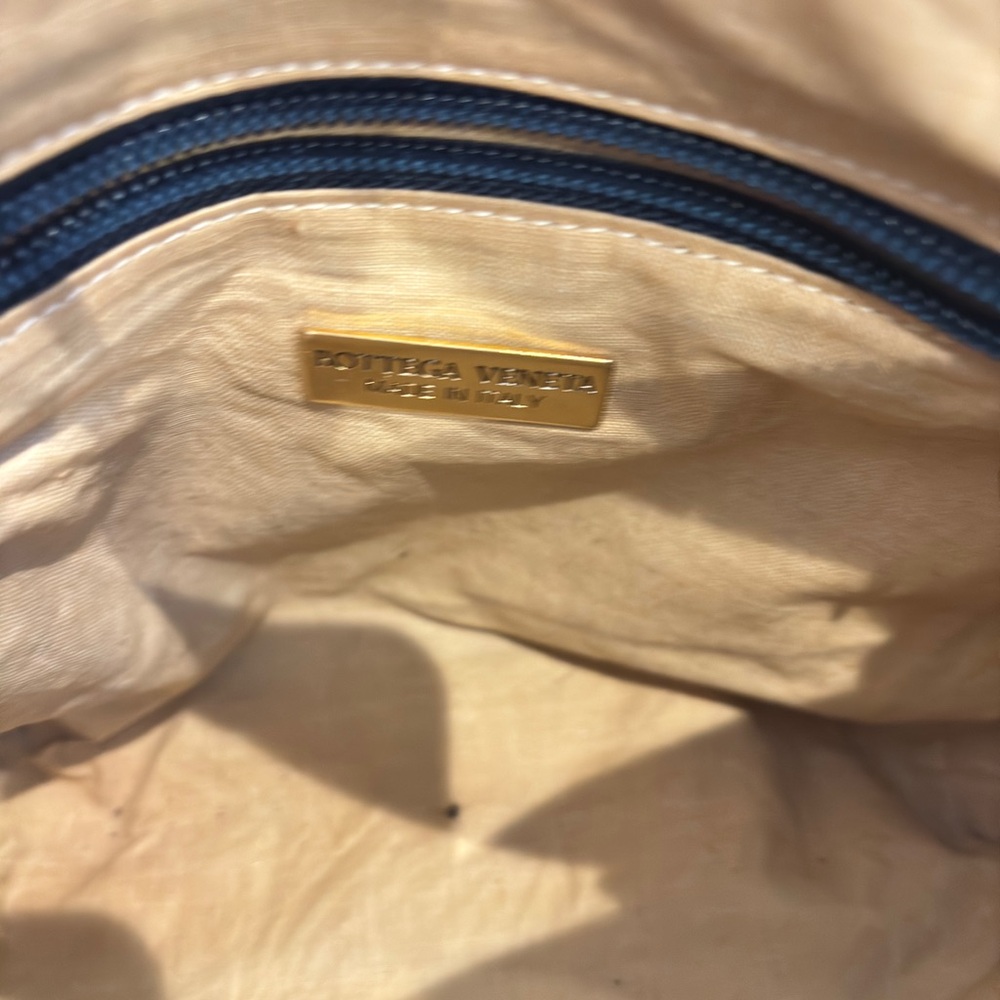 Bottega Veneta Ultra Rare Navy Butterfly Vinyl Crossbody MINT - Picture 7 of 9